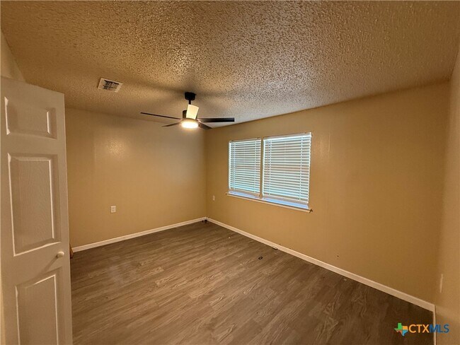 Building Photo - 200 Olsens Acres