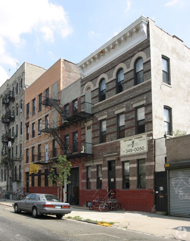 Alternativa Vista al edificio 1 - 68 Richardson St