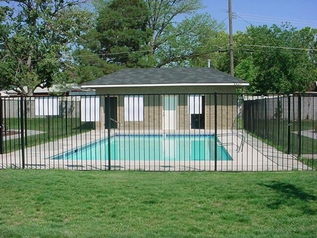 Building Photo - 8832-8838 W Candleston Ln