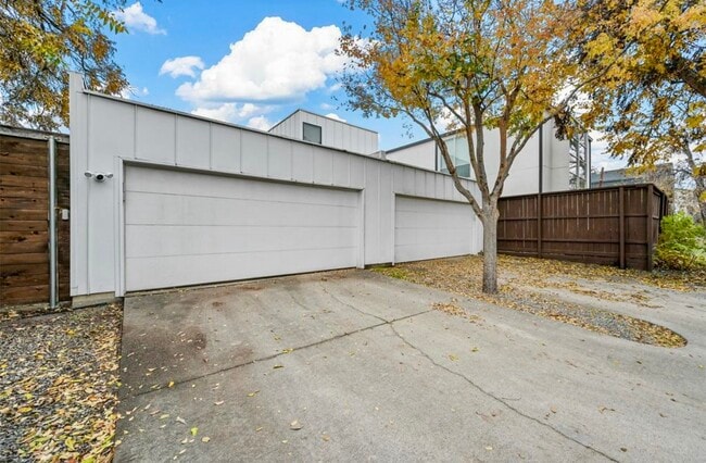 Building Photo - 4322 Deere St