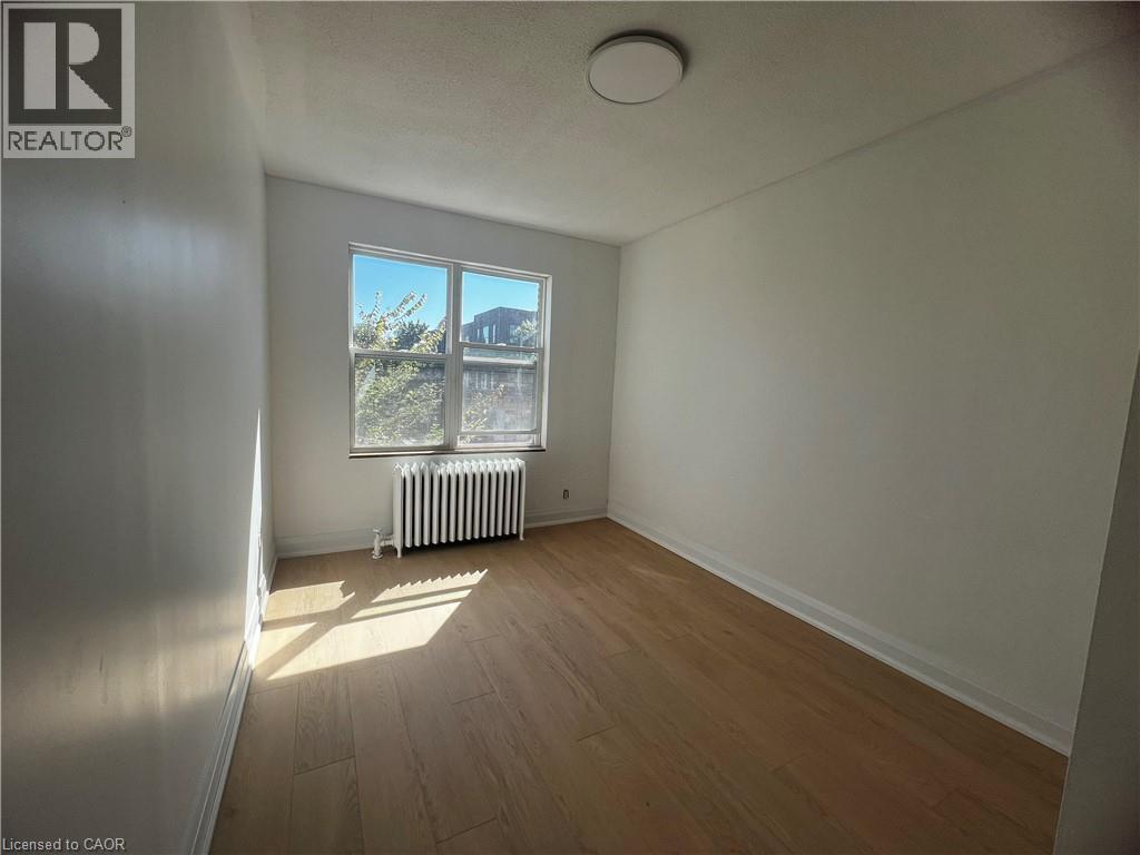 Primary Photo - 804A St Clair Ave W