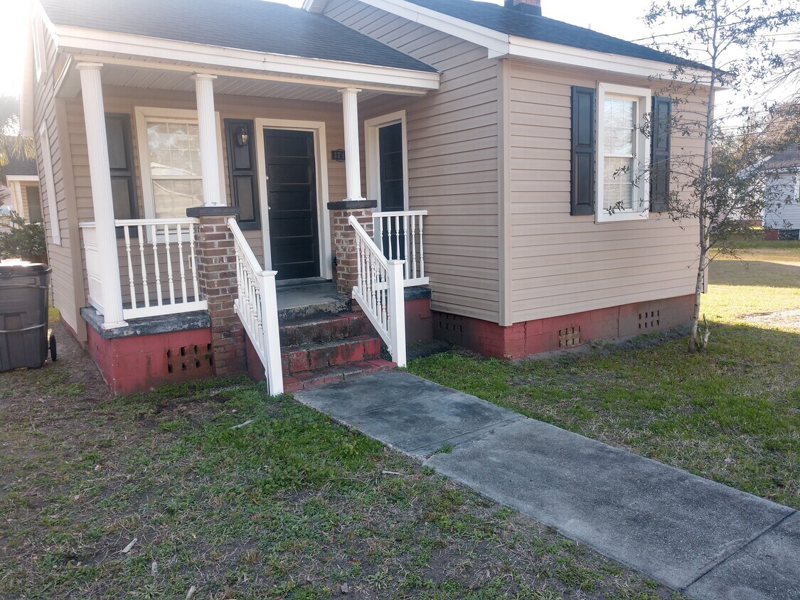 Primary Photo - 3719 Makana St
