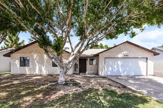 Building Photo - 6106 E Ivyglen St