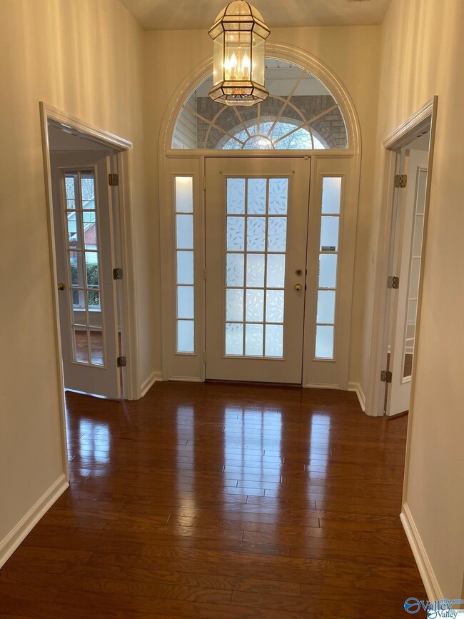 Building Photo - 417 Barrington Hills Dr