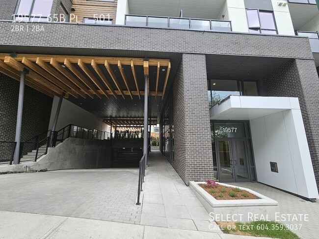 Building Photo - 19577-1965B 65b Pl