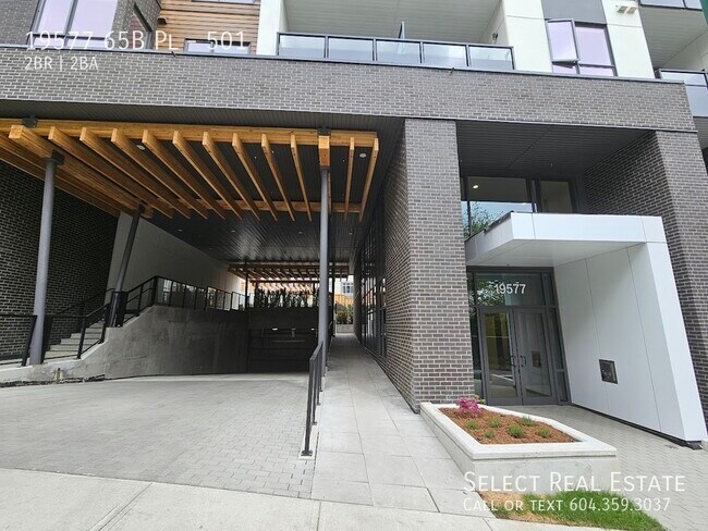 Photo du bâtiment - 19577-1965B 65b Pl