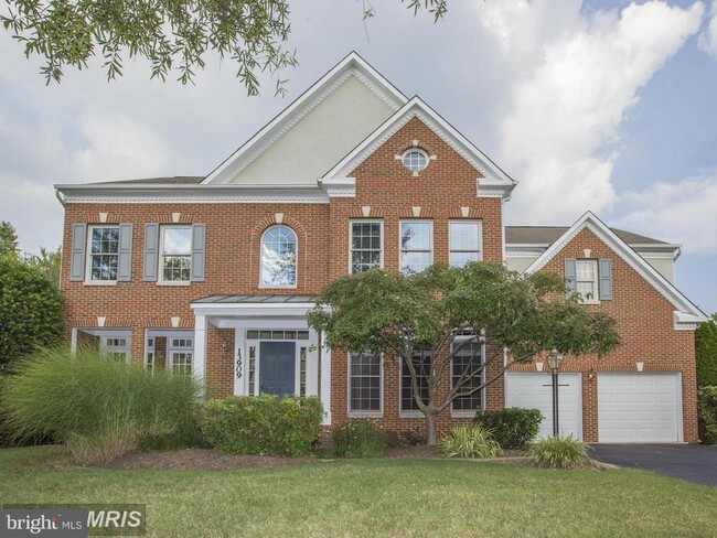 Building Photo - 13909 Willow Tree Dr