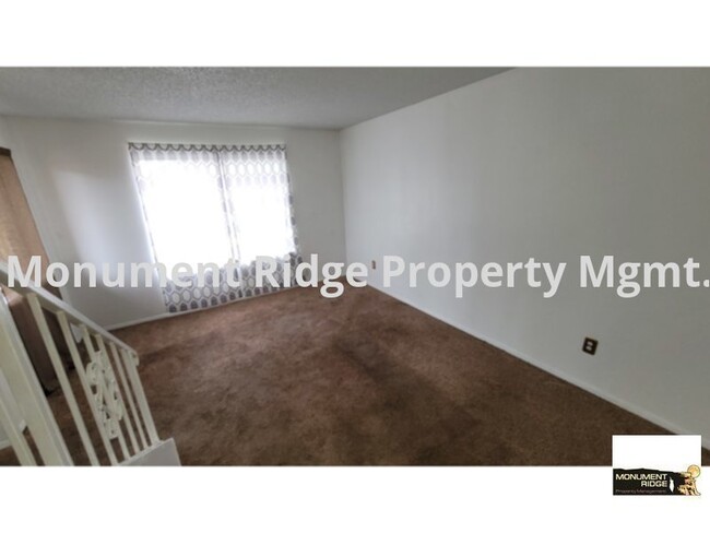 Building Photo - Available Now!  2 bed 2 bath Clifton apart...