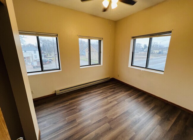 Building Photo - 10 9th Ave SE