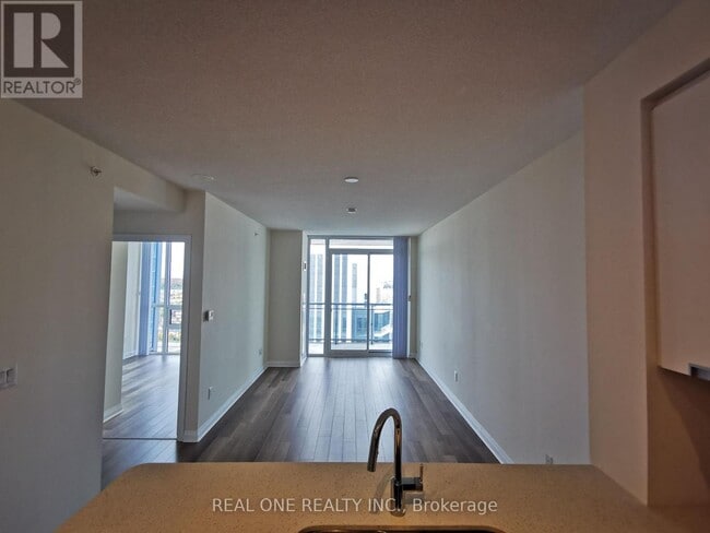 Photo du bâtiment - 5033 Four Springs Ave