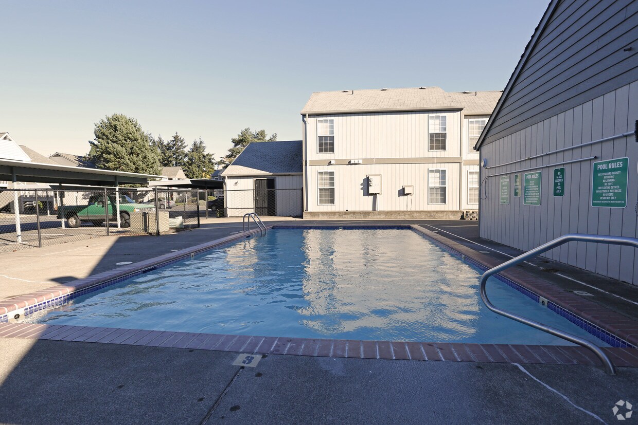 Brook Hollow Apartments Salem, OR