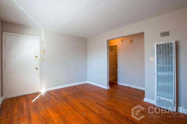 Foto del edificio - 896 Greenwood Ave NE