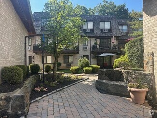 555 Central Park Ave