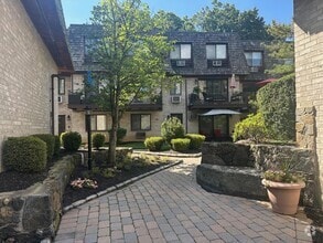 555 Central Park Ave