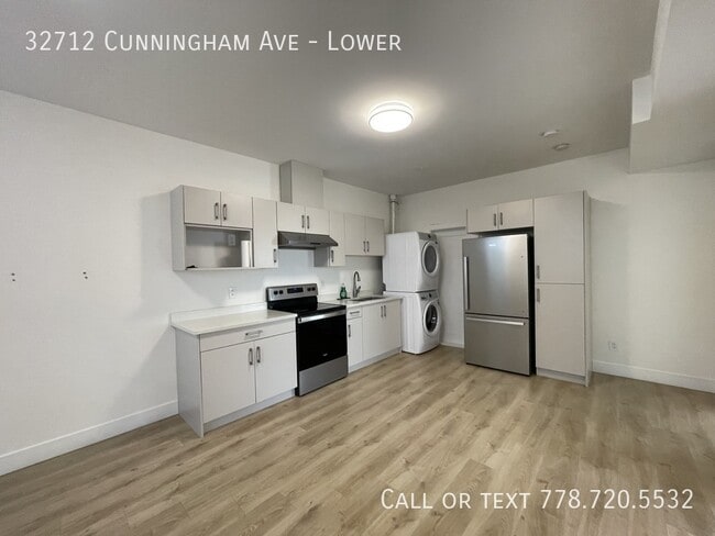 Building Photo - Bright 2 Bedroom UTILITIES INCLUDED
