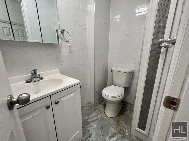 Foto del edificio - 3BR 1BA 1100sft Floor Through