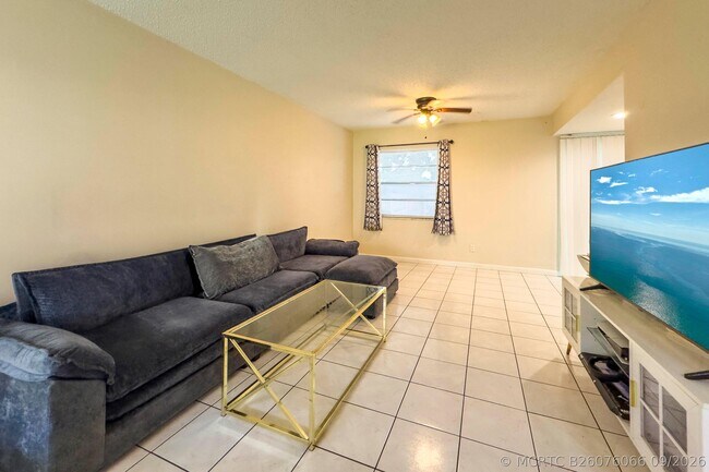 Foto del edificio - 4330 Lilac St