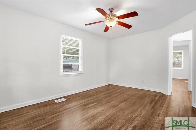 Foto del edificio - 1305 E 71st St