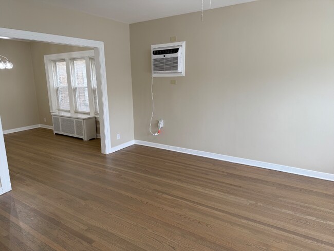 Foto del edificio - 6030 W Addison St
