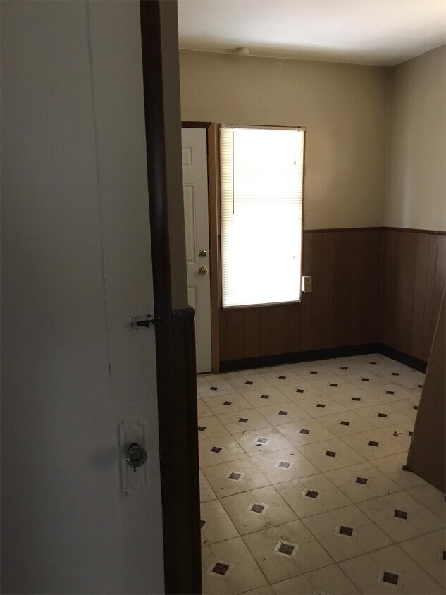 4222 Ravenwood Ave, Normandy, MO 63121 House Rental in Normandy, MO