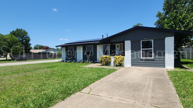 Foto del edificio - 3927 Emerald Dr