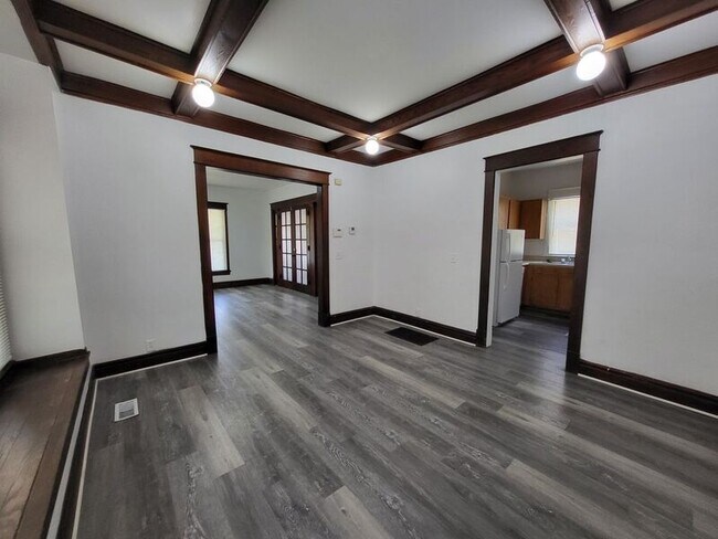 Foto del edificio - 523 W Maple Ave