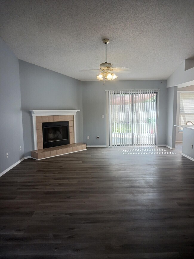 Foto del edificio - 7706 Covedale Dr