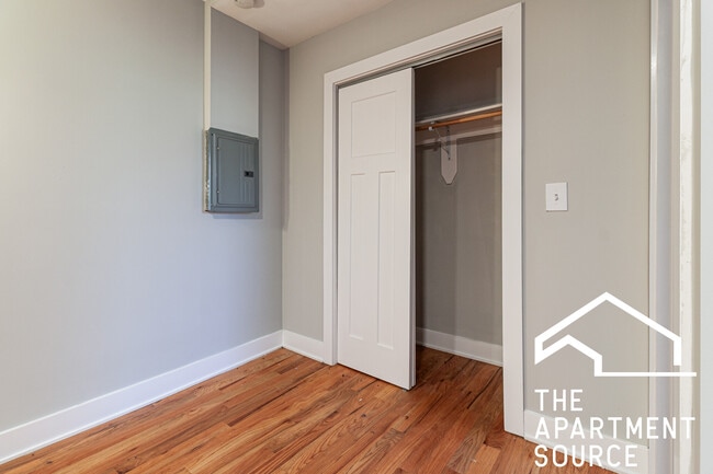 Building Photo - 4546 N Damen Ave