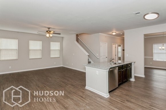 Foto del edificio - NOW AVAILABLE! - 611 Sunflower Dr, Canton,...