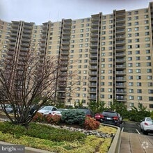 Building Photo - 307 Yoakum Pkwy