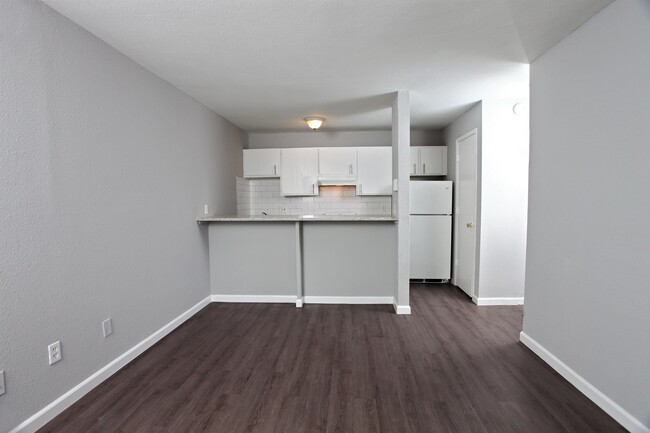 Building Photo - 1212 S Longfellow St