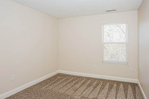 Foto del edificio - 14018 Riding Hill Ave