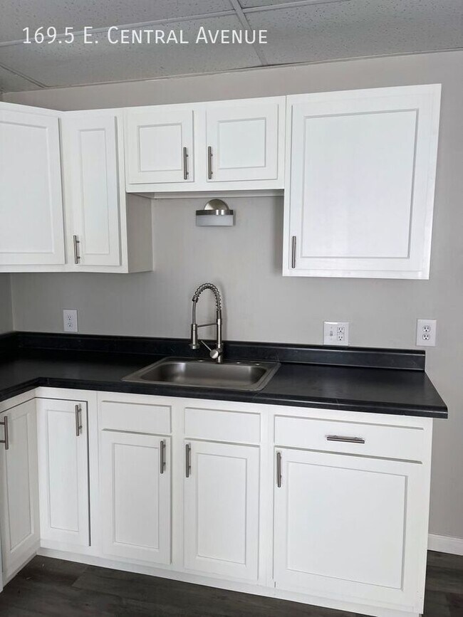 Foto del edificio - 169.5 E Central Ave