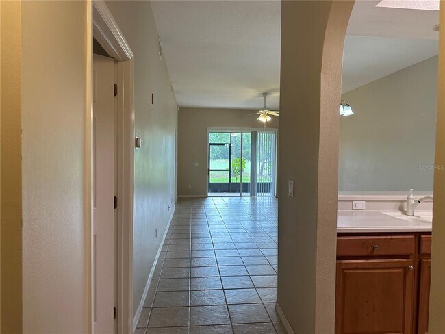 Foto del edificio - 9441 Myrtle Creek Ln