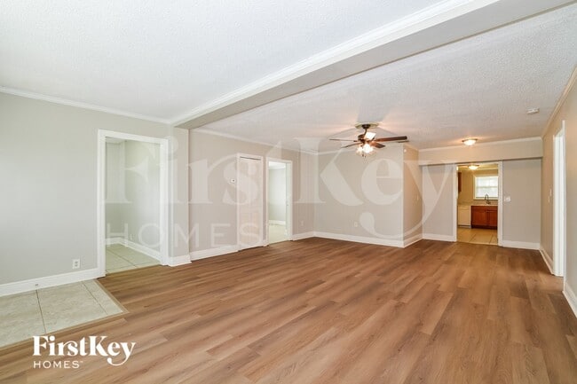 Building Photo - 561 Monroe Ave