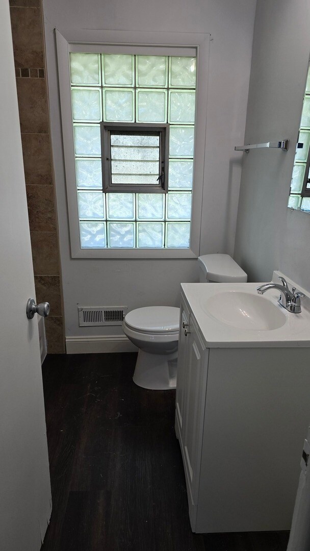 Foto del edificio - 15450 Maple St