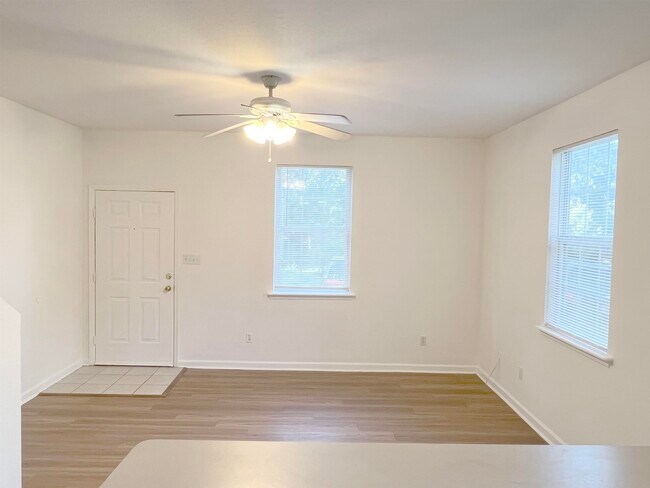 Foto del edificio - 924 Ashburn Dr