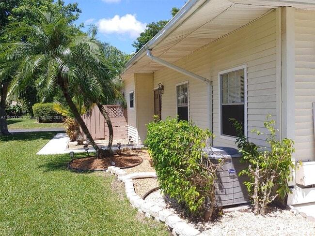 Building Photo - 4748 E Hemingway Cir