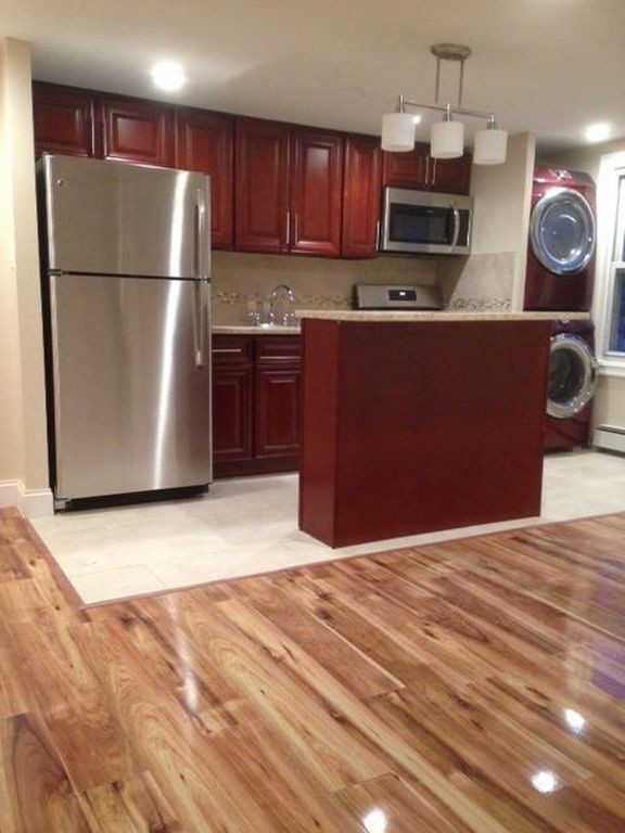 Foto principal - 610 Laurelton Blvd