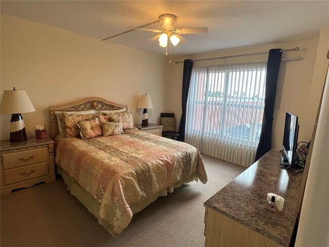 Foto del edificio - 4900 Brittany Dr S