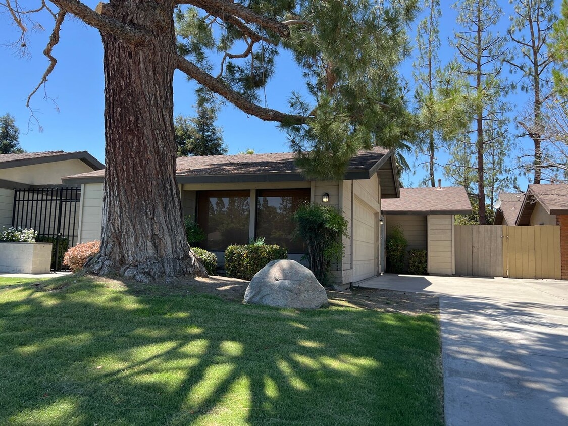 Primary Photo - Southwest Bakersfield Home