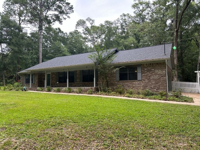 Building Photo - 2023 Wedgewood Dr