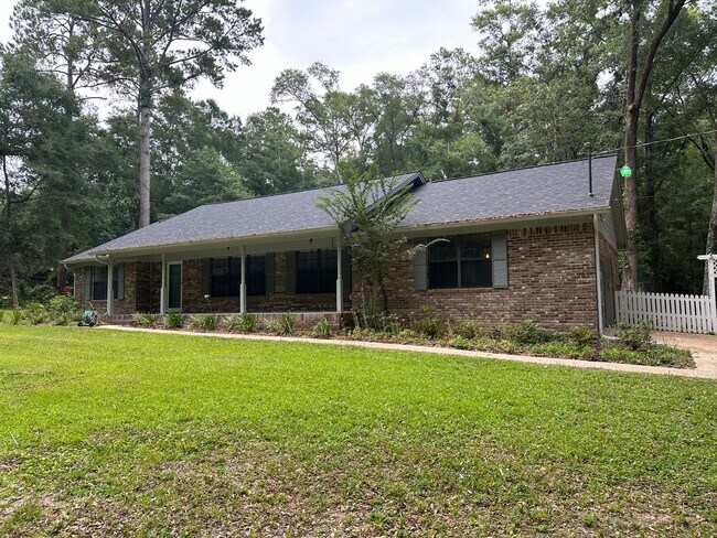 Building Photo - BUCK LAKE HOME AVAILABLE NOW!!!