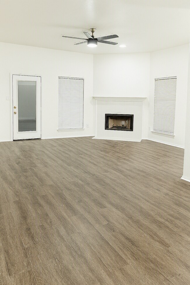 Foto del edificio - 534 Meadow Ln