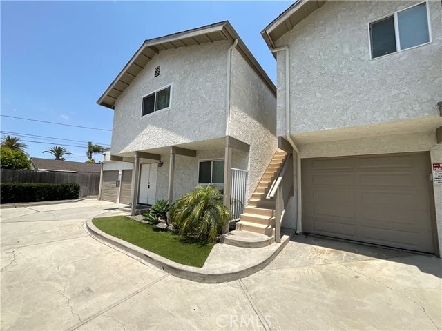 Foto principal - 2641 Santa Ana Ave