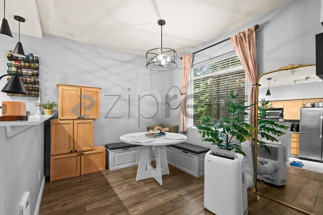 Building Photo - Unit E201