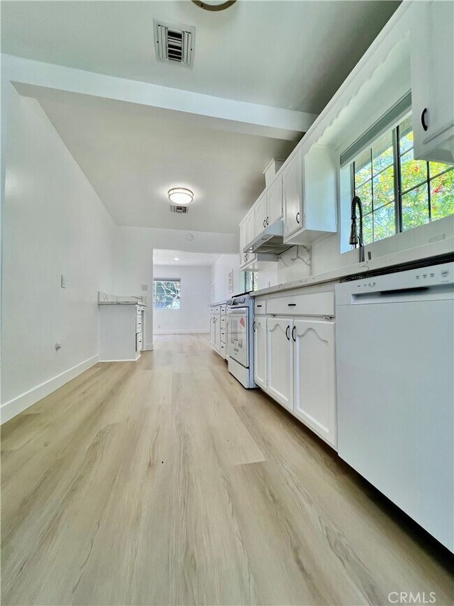 Building Photo - 12987 Correnti St