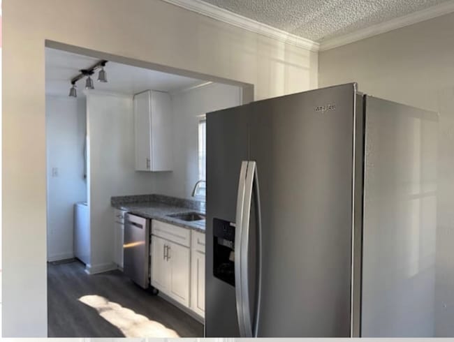 Foto del edificio - 96 Dahlgren Ave