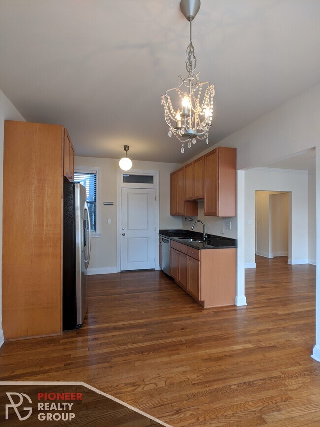 Foto del edificio - 736 W Addison St