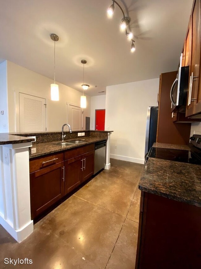 Building Photo - 300 S Skyloft Dr